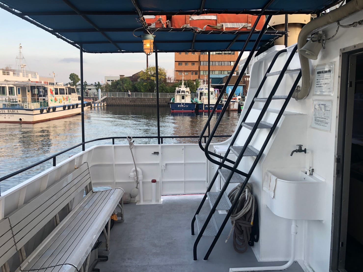 船尾部分のデッキ